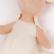 Load image into Gallery viewer, Leonie Giraffe Doudou Pocket